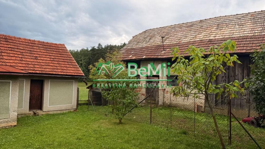 REZERVOVANÉ.Usadlosť s rekreačným pozemkom 018-014-MIKU