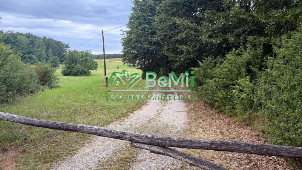 REZERVOVANÉ.Usadlosť s rekreačným pozemkom 018-014-MIKU