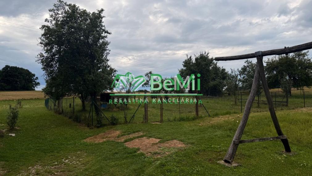 REZERVOVANÉ.Usadlosť s rekreačným pozemkom 018-014-MIKU