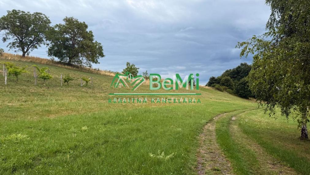 REZERVOVANÉ.Usadlosť s rekreačným pozemkom 018-014-MIKU