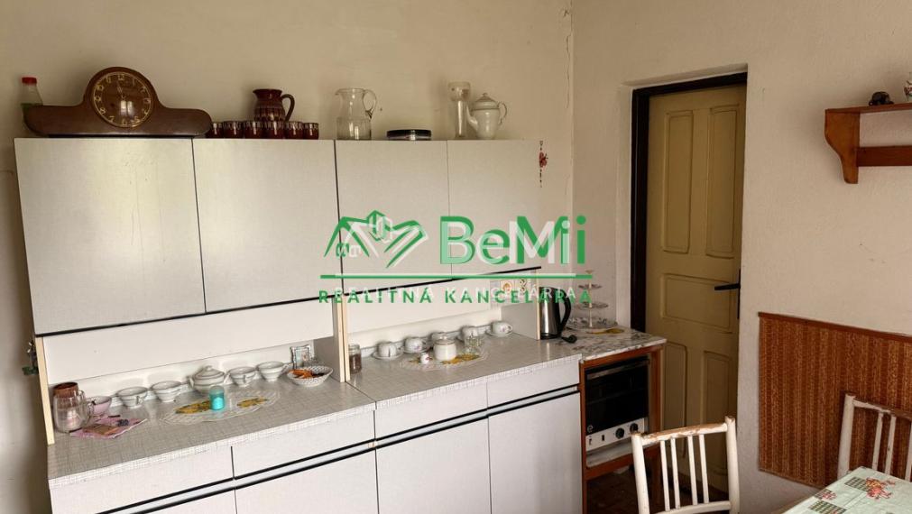 REZERVOVANÉ.Usadlosť s rekreačným pozemkom 018-014-MIKU