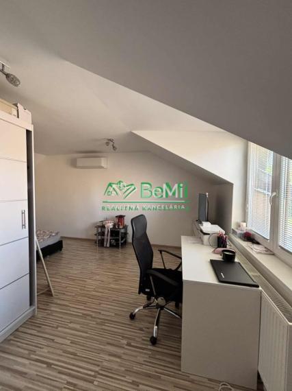 Predaj, zrekonštruovaný rodinný dom - Šahy (039-12-PEKR)