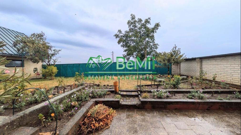 Predaj, rodinný dom - Veľké Kozmálovce (1229-12-AFI)