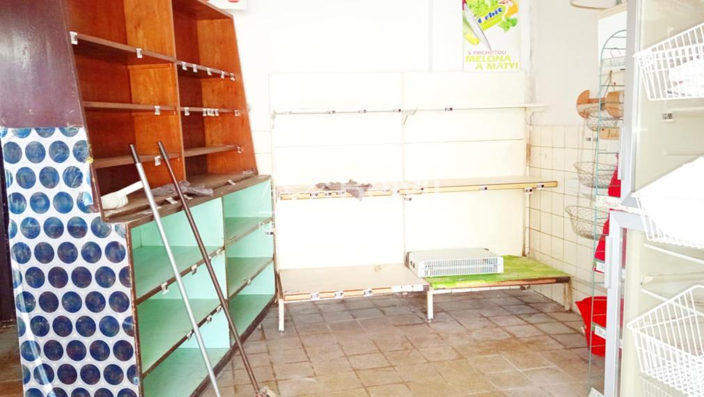 Predaj obchodný priestor/ rod. dom - Demandice (045-18-HEKA)