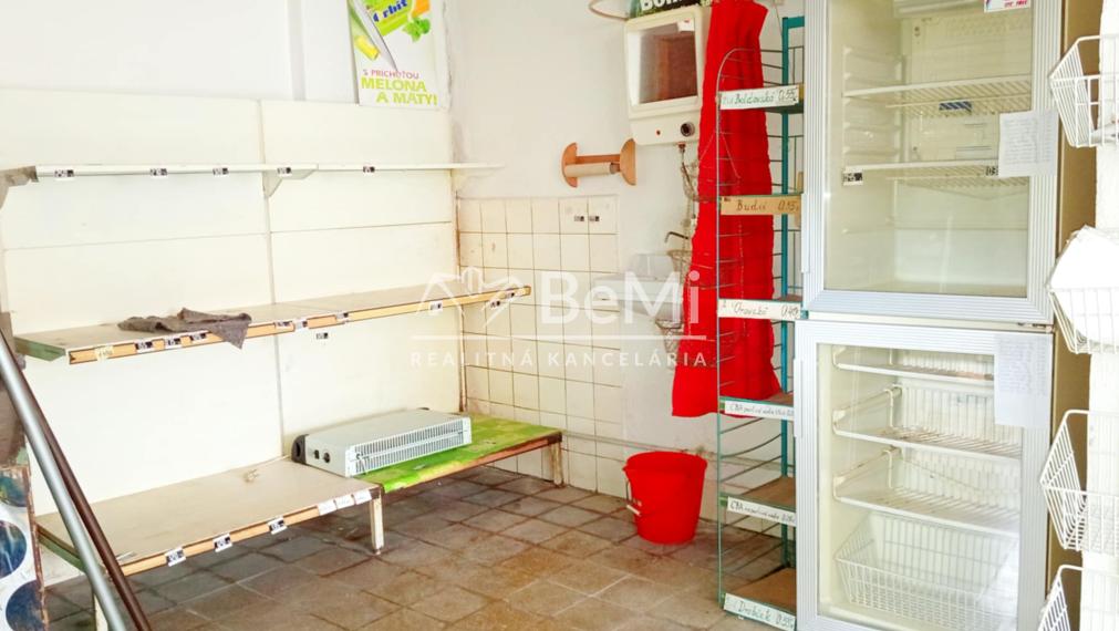 Predaj obchodný priestor/ rod. dom - Demandice (045-18-HEKA)