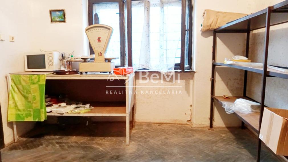 Predaj obchodný priestor/ rod. dom - Demandice (045-18-HEKA)