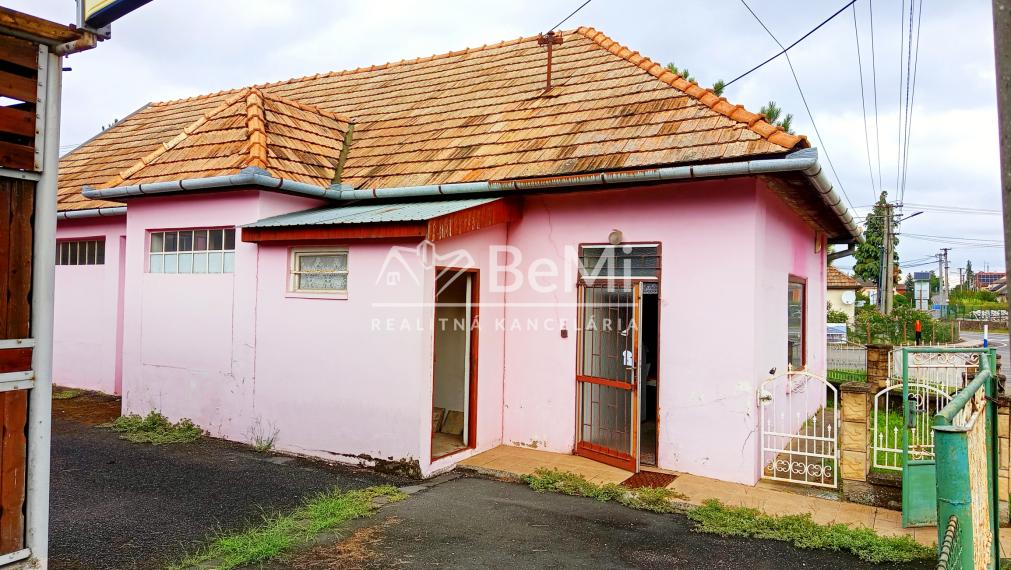 Predaj obchodný priestor/ rod. dom - Demandice (045-18-HEKA)