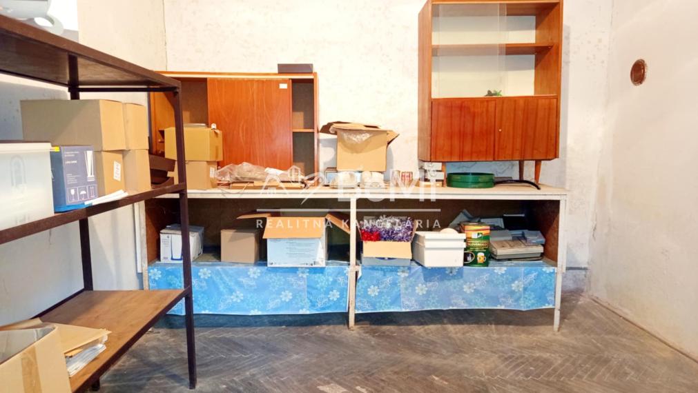 Predaj obchodný priestor/ rod. dom - Demandice (045-18-HEKA)