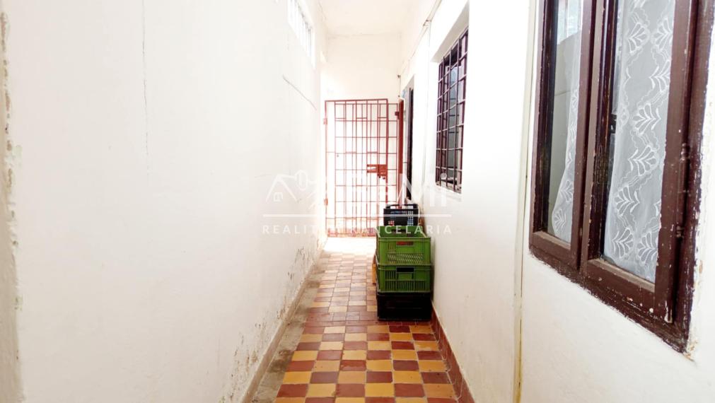 Predaj obchodný priestor/ rod. dom - Demandice (045-18-HEKA)