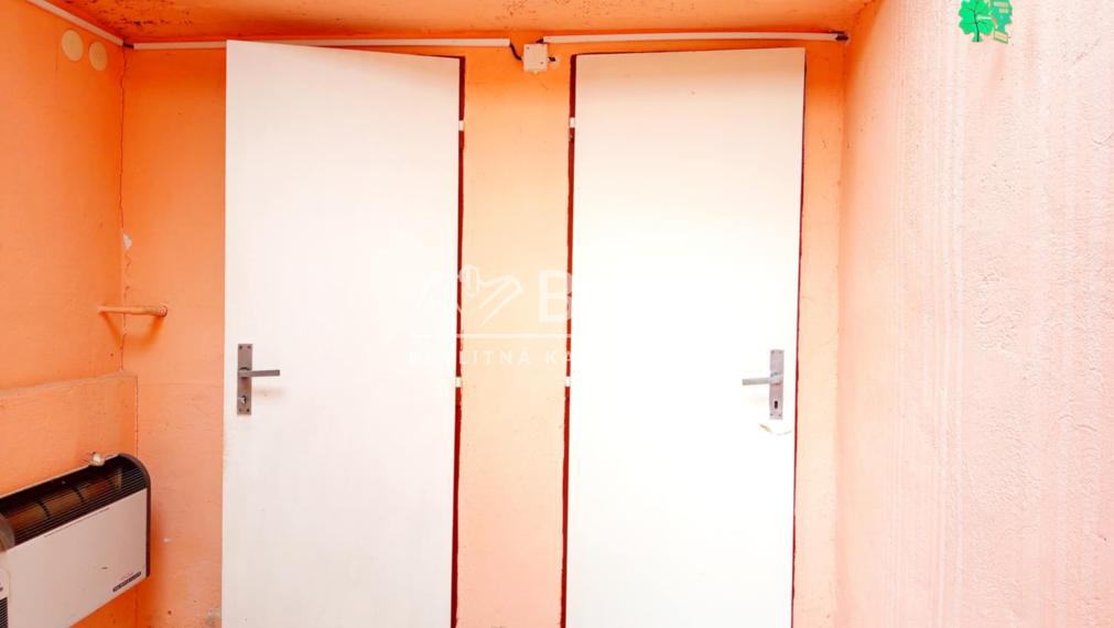 Predaj obchodný priestor/ rod. dom - Demandice (045-18-HEKA)