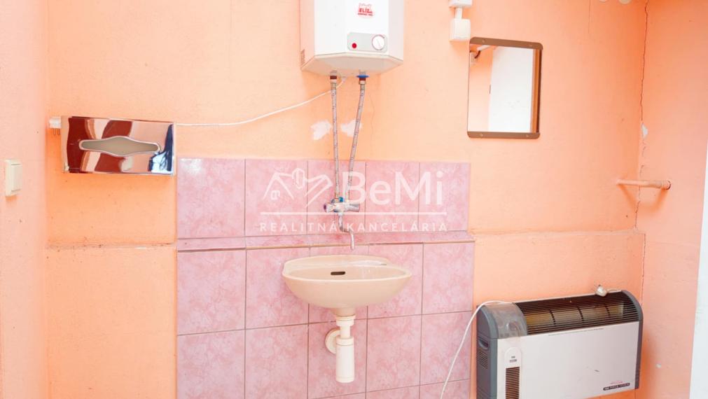 Predaj obchodný priestor/ rod. dom - Demandice (045-18-HEKA)