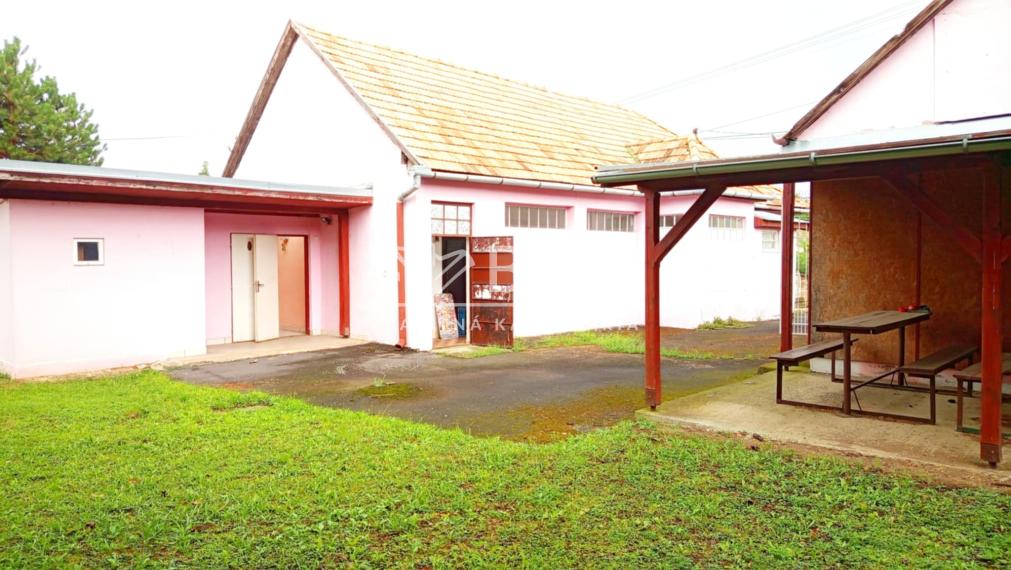 Predaj obchodný priestor/ rod. dom - Demandice (045-18-HEKA)