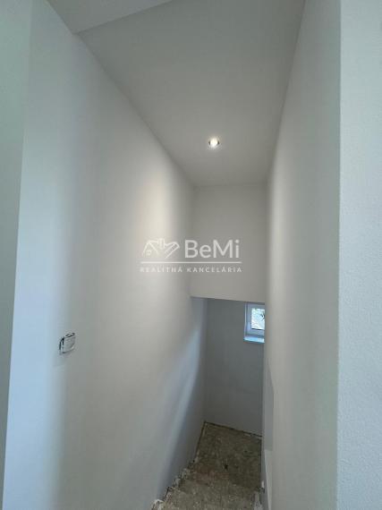 Ponúkame na predaj novostavbu v Ťapešove