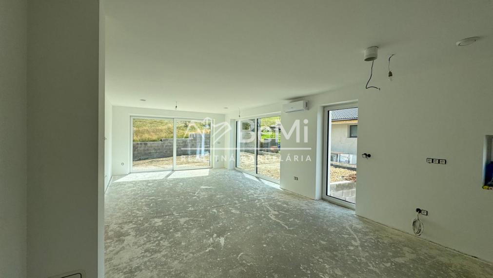 Ponúkame na predaj novostavbu v Ťapešove