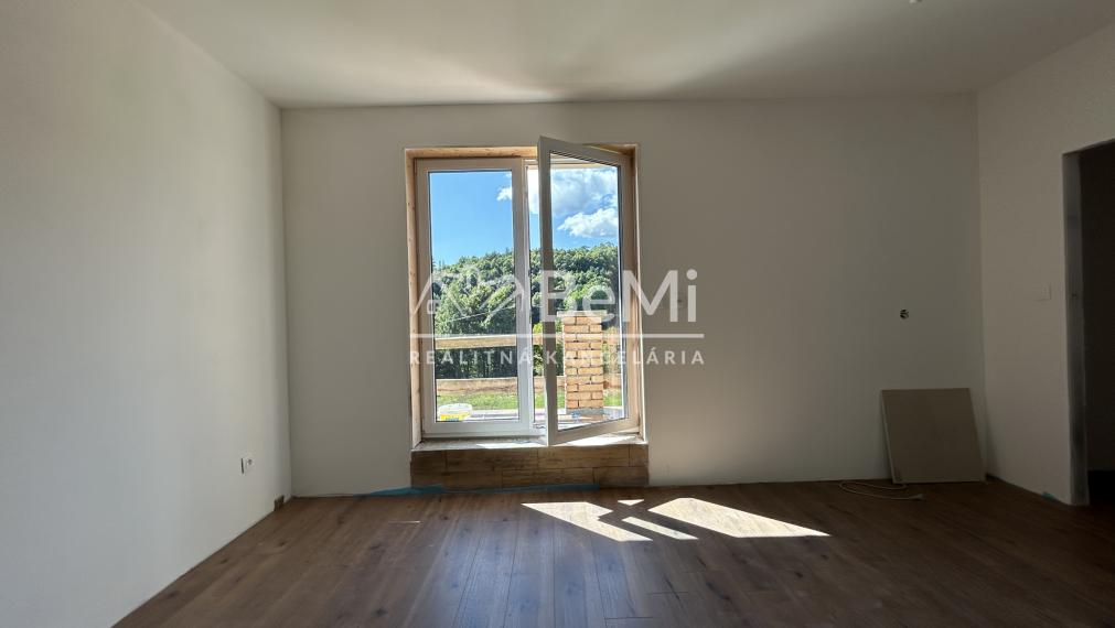 Predaj novostavba, 4 izbový byt,  rodinný dom Nová Baňa (102-12-MIJK)