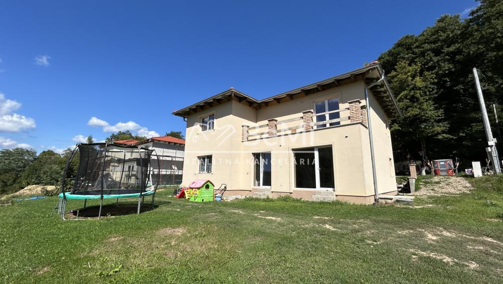 Predaj novostavba, 4 izbový byt,  rodinný dom Nová Baňa (102-12-MIJK)