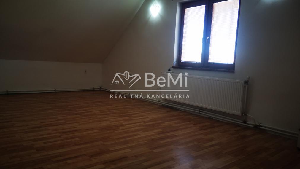 034-12-PAMA     4 izbový rodinný  dom - Palárikovo