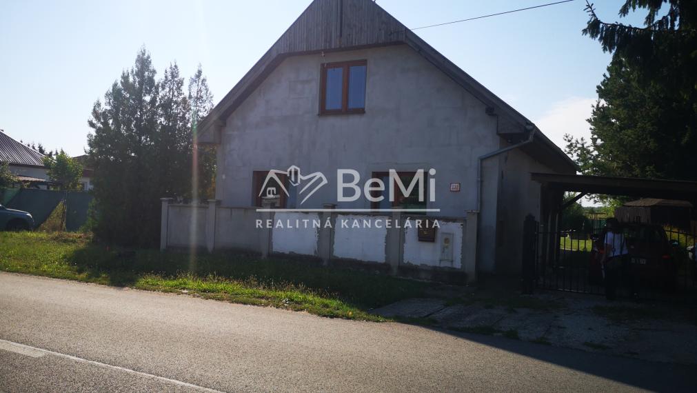 034-12-PAMA     4 izbový rodinný  dom - Palárikovo