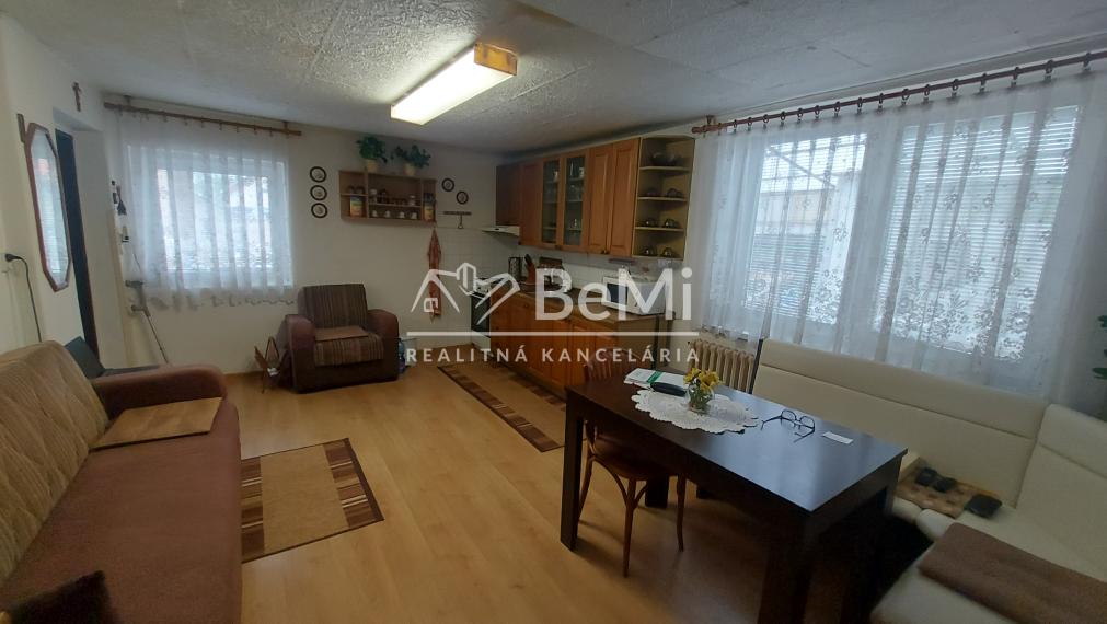 Predaj 5 izbový  dom Malé Chyndice, Nitra(231-12-JUFa)