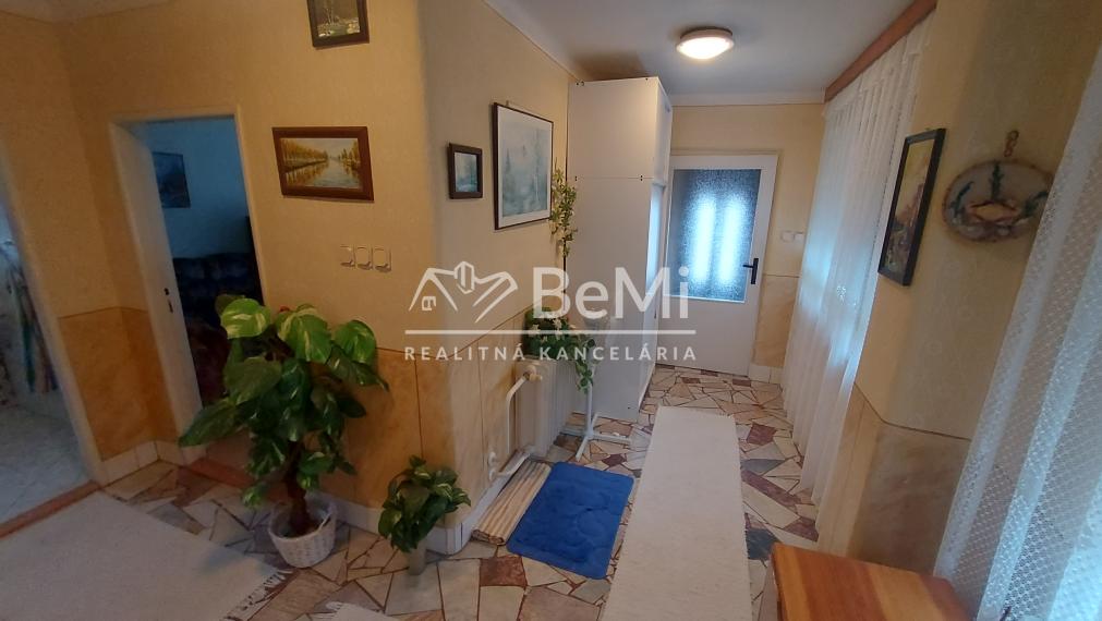 Predaj 5 izbový  dom Malé Chyndice, Nitra(231-12-JUFa)