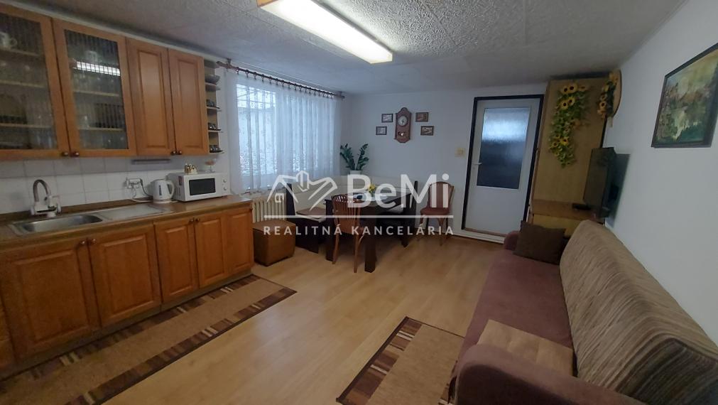 Predaj 5 izbový  dom Malé Chyndice, Nitra(231-12-JUFa)