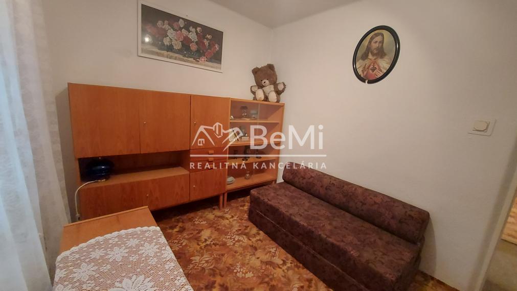 Predaj 5 izbový  dom Malé Chyndice, Nitra(231-12-JUFa)