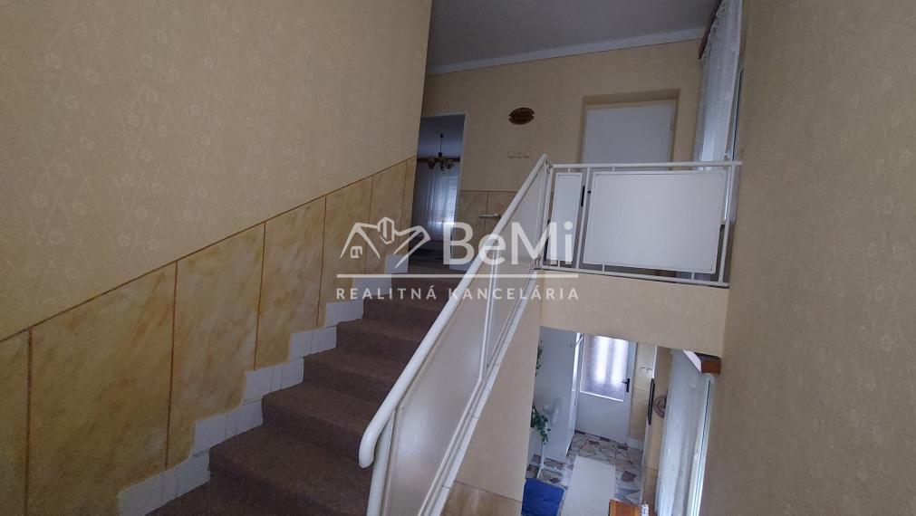 Predaj 5 izbový  dom Malé Chyndice, Nitra(231-12-JUFa)