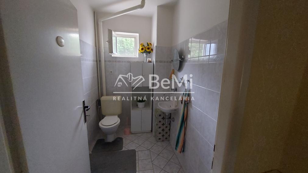 Predaj 5 izbový  dom Malé Chyndice, Nitra(231-12-JUFa)