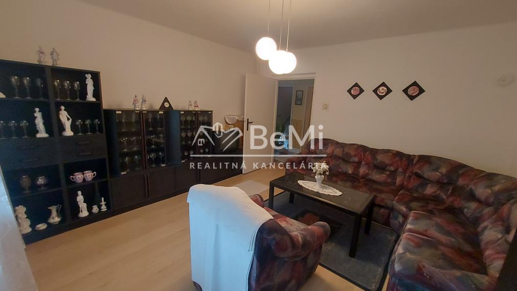 Predaj 5 izbový  dom Malé Chyndice, Nitra(231-12-JUFa)