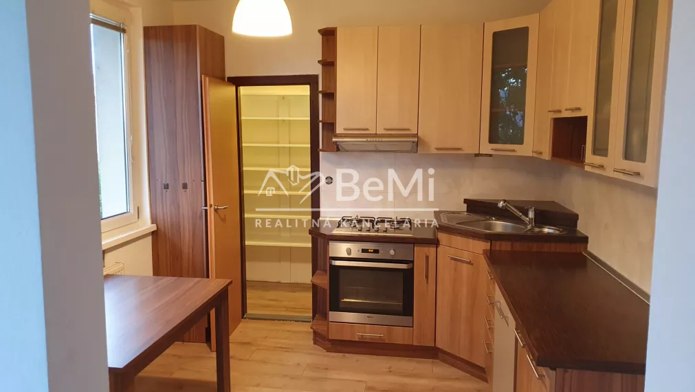 3-izbový byt ,Nitra- Alexyho ul. ,kompletná rekonštrukcia - 003-113-VISKa