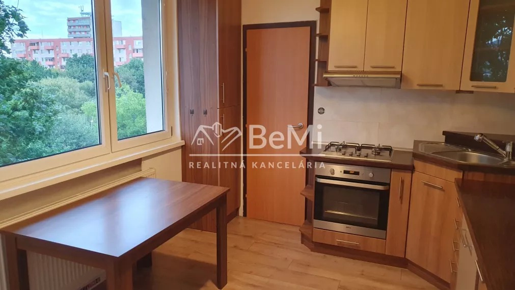 3-izbový byt ,Nitra- Alexyho ul. ,kompletná rekonštrukcia - 003-113-VISKa