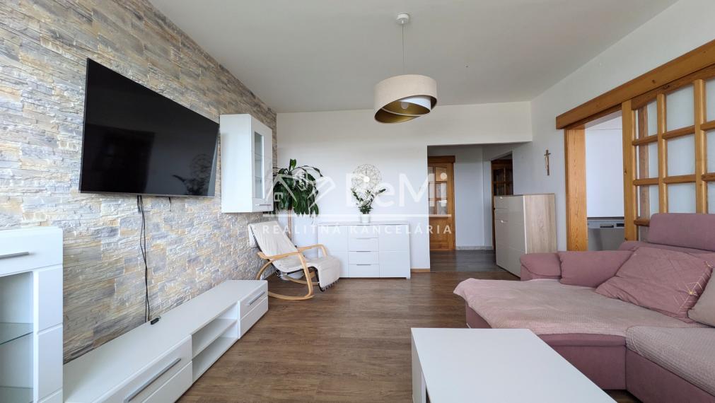 REZERVOVANÉ - Predaj, veľký 3 izbový byt - Zlaté Moravce (1232-113-AFI)