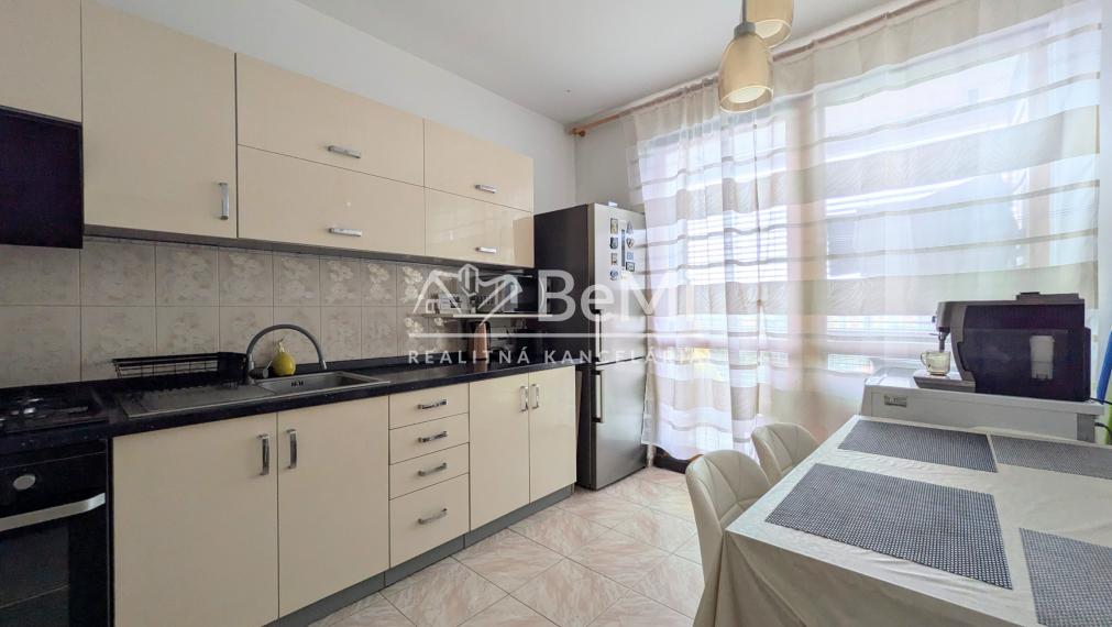 REZERVOVANÉ - Predaj, veľký 3 izbový byt - Zlaté Moravce (1232-113-AFI)