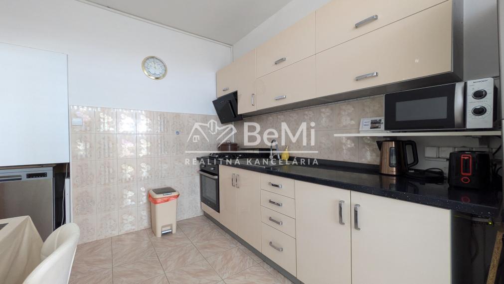 REZERVOVANÉ - Predaj, veľký 3 izbový byt - Zlaté Moravce (1232-113-AFI)