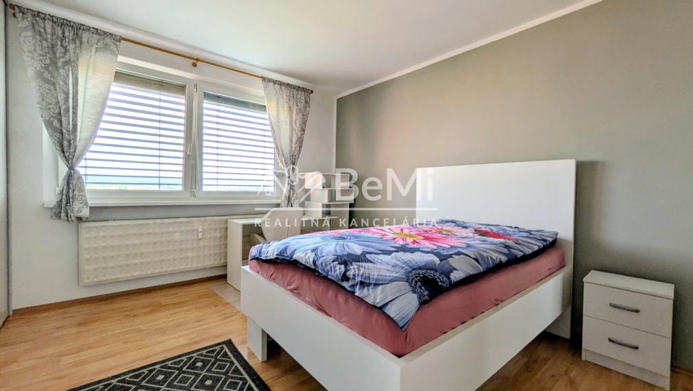 REZERVOVANÉ - Predaj, veľký 3 izbový byt - Zlaté Moravce (1232-113-AFI)