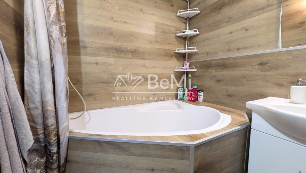 REZERVOVANÉ - Predaj, veľký 3 izbový byt - Zlaté Moravce (1232-113-AFI)