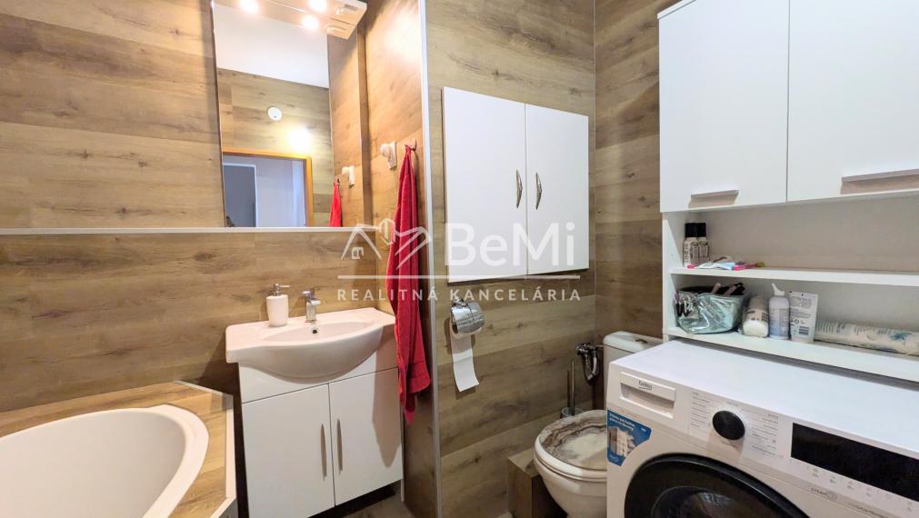 REZERVOVANÉ - Predaj, veľký 3 izbový byt - Zlaté Moravce (1232-113-AFI)