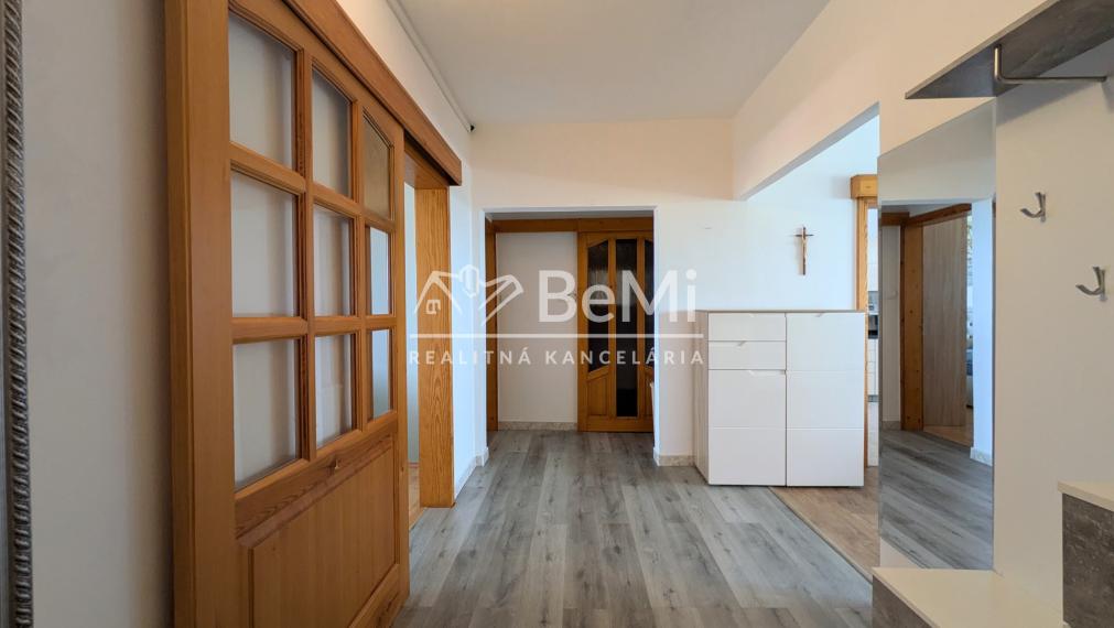 REZERVOVANÉ - Predaj, veľký 3 izbový byt - Zlaté Moravce (1232-113-AFI)