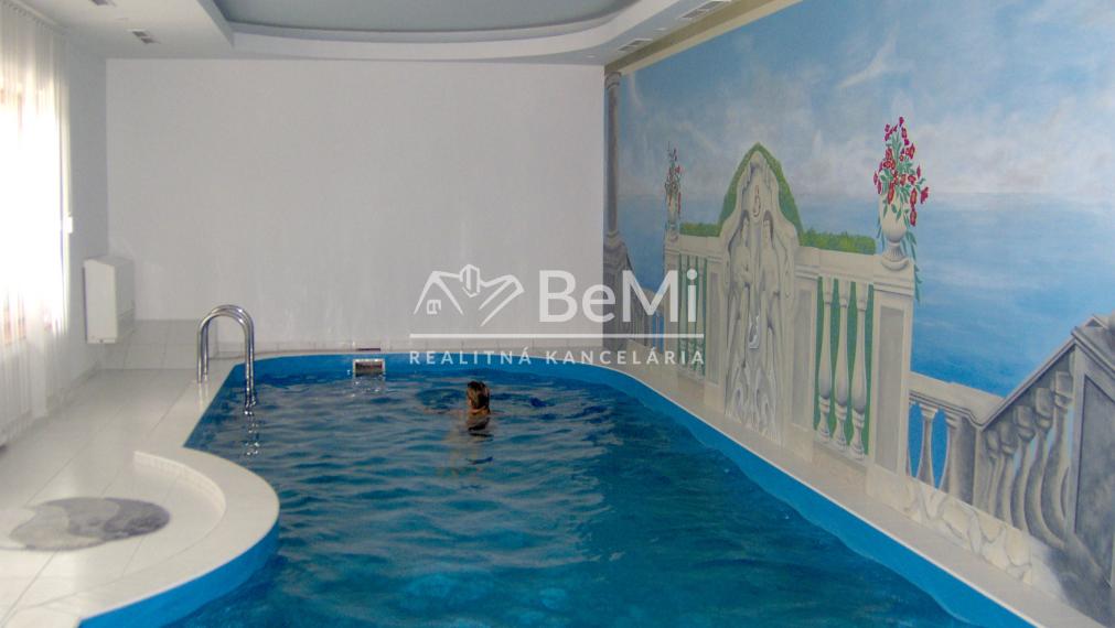 Výnimočný 7 izbový dom v Zbehoch – so saunou a bazénom