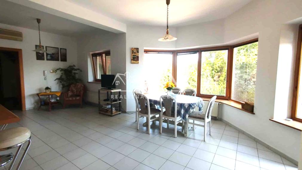 Výnimočný 7 izbový dom v Zbehoch – so saunou a bazénom