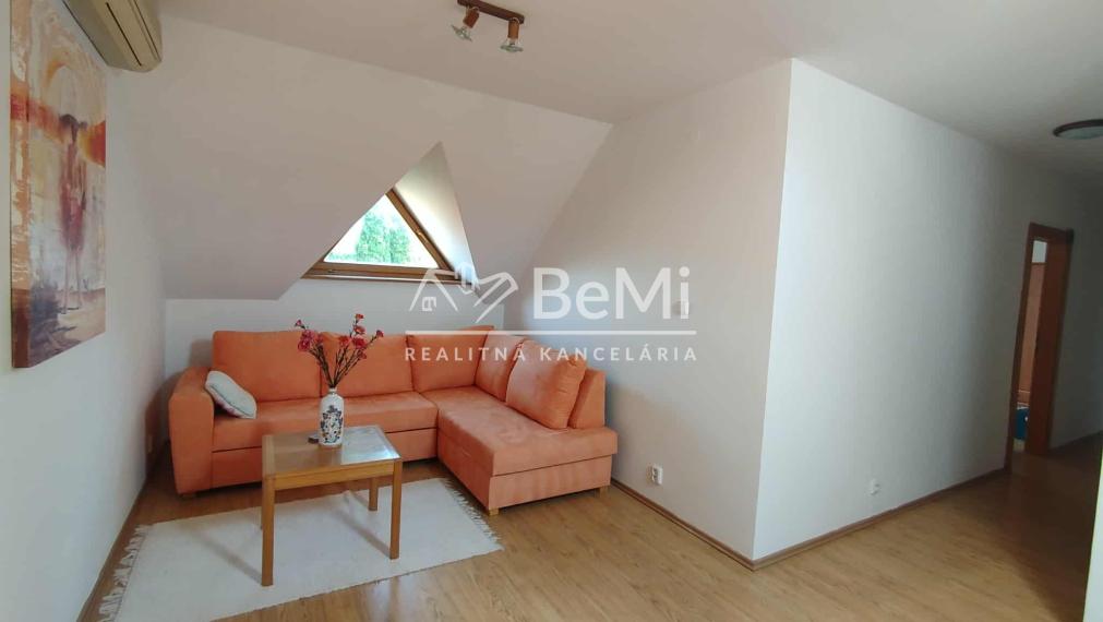 Výnimočný 7 izbový dom v Zbehoch – so saunou a bazénom