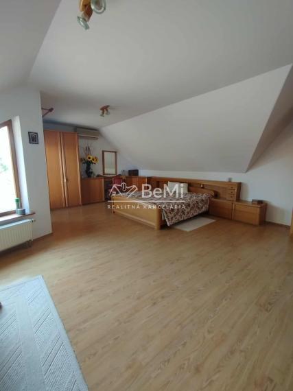 Výnimočný 7 izbový dom v Zbehoch – so saunou a bazénom