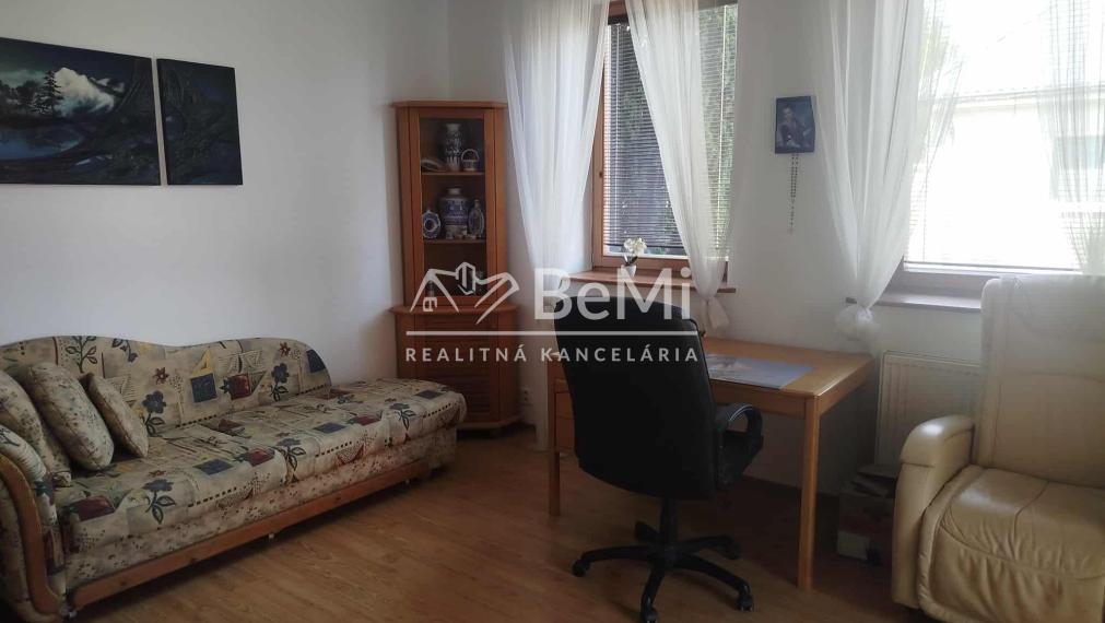 Výnimočný 7 izbový dom v Zbehoch – so saunou a bazénom