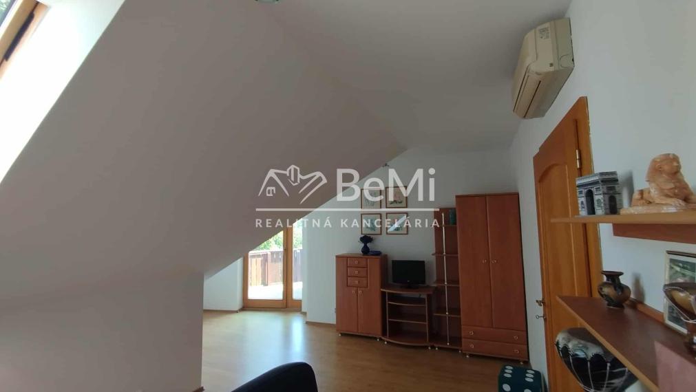 Výnimočný 7 izbový dom v Zbehoch – so saunou a bazénom