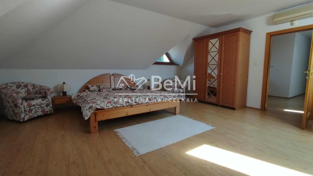 Výnimočný 7 izbový dom v Zbehoch – so saunou a bazénom