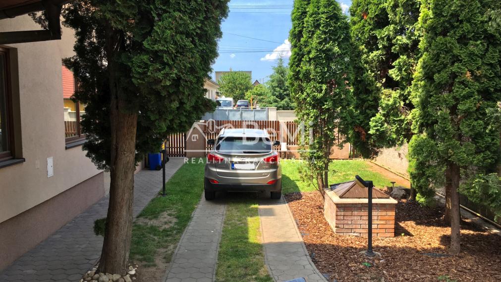 Výnimočný 7 izbový dom v Zbehoch – so saunou a bazénom