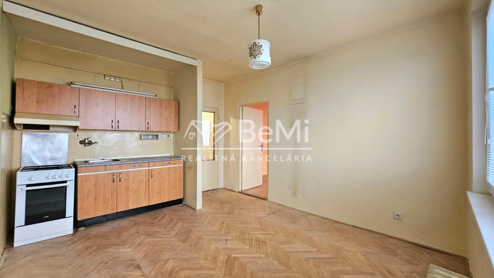 1-IZBOVÝ BYT NA SÍDLISKU RIMAVA-RIMAVSKÁ SOBOTA - NA PREDAJ