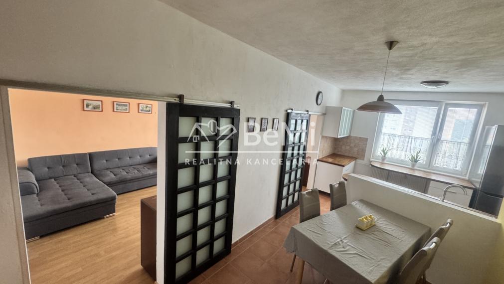 REZERVOVANÉ: Priestranný 3 izbový byt s lodžiou a veľkou pivnicou, Nitra – Škultétyho ul.