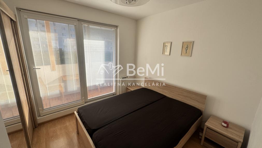 REZERVOVANÉ: Priestranný 3 izbový byt s lodžiou a veľkou pivnicou, Nitra – Škultétyho ul.