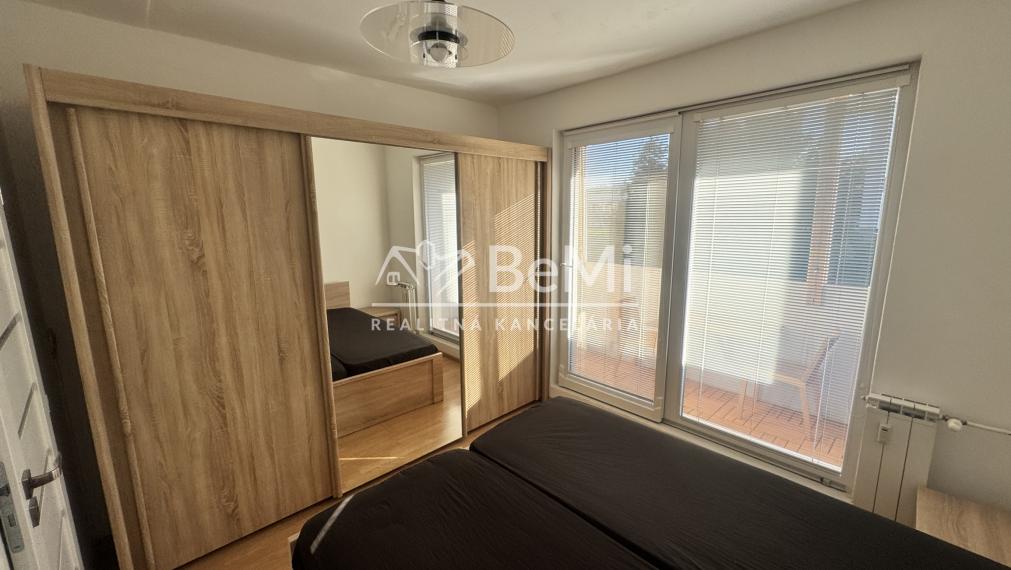 REZERVOVANÉ: Priestranný 3 izbový byt s lodžiou a veľkou pivnicou, Nitra – Škultétyho ul.